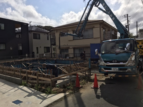 「園生町基礎立ち上がり打設①」